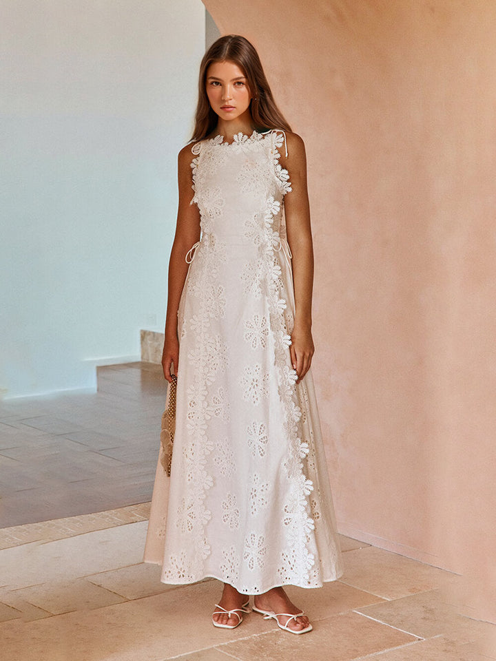Delicato Abito Maxi con Pizzo e Lacci Laterali