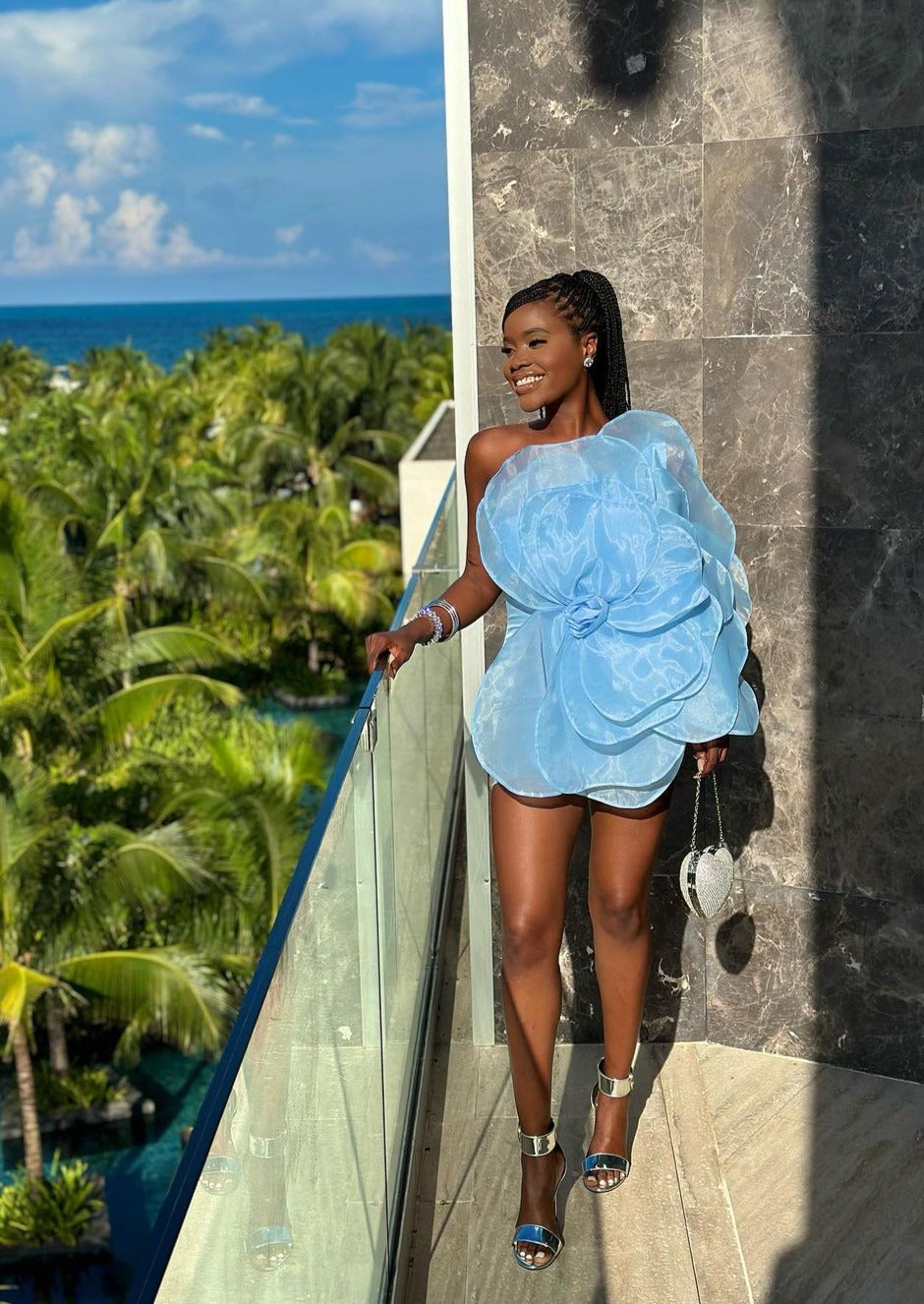 Bianca | Abito Mini a Spalla Scoperta con Fiori