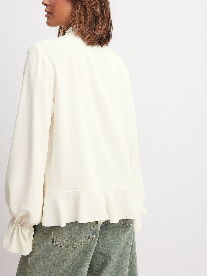 Sofia™ | Blusa Off-White con Ruches e Fiocco