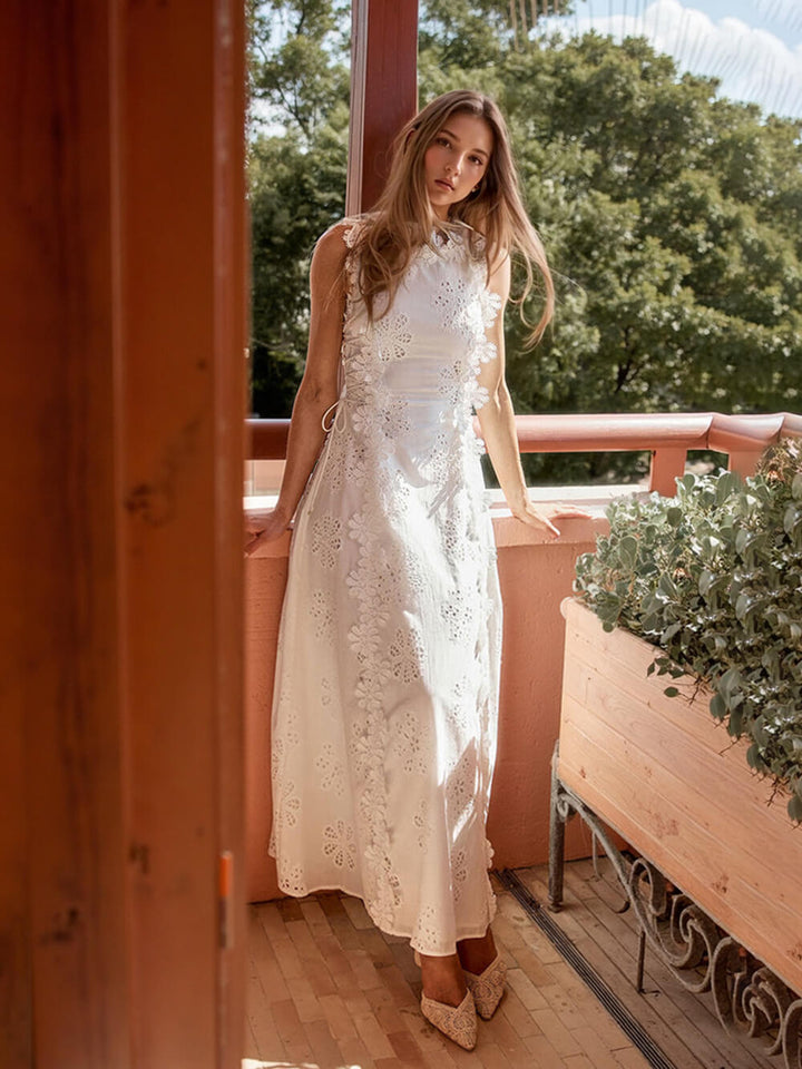 Delicato Abito Maxi con Pizzo e Lacci Laterali