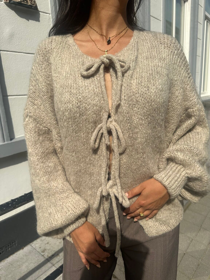 Sofia™ | Cardigan con Fiocco Clara