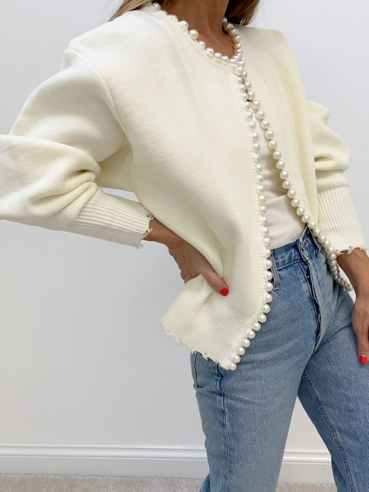 Cardigan con Orlo Strappato e Rifinitura in Perle