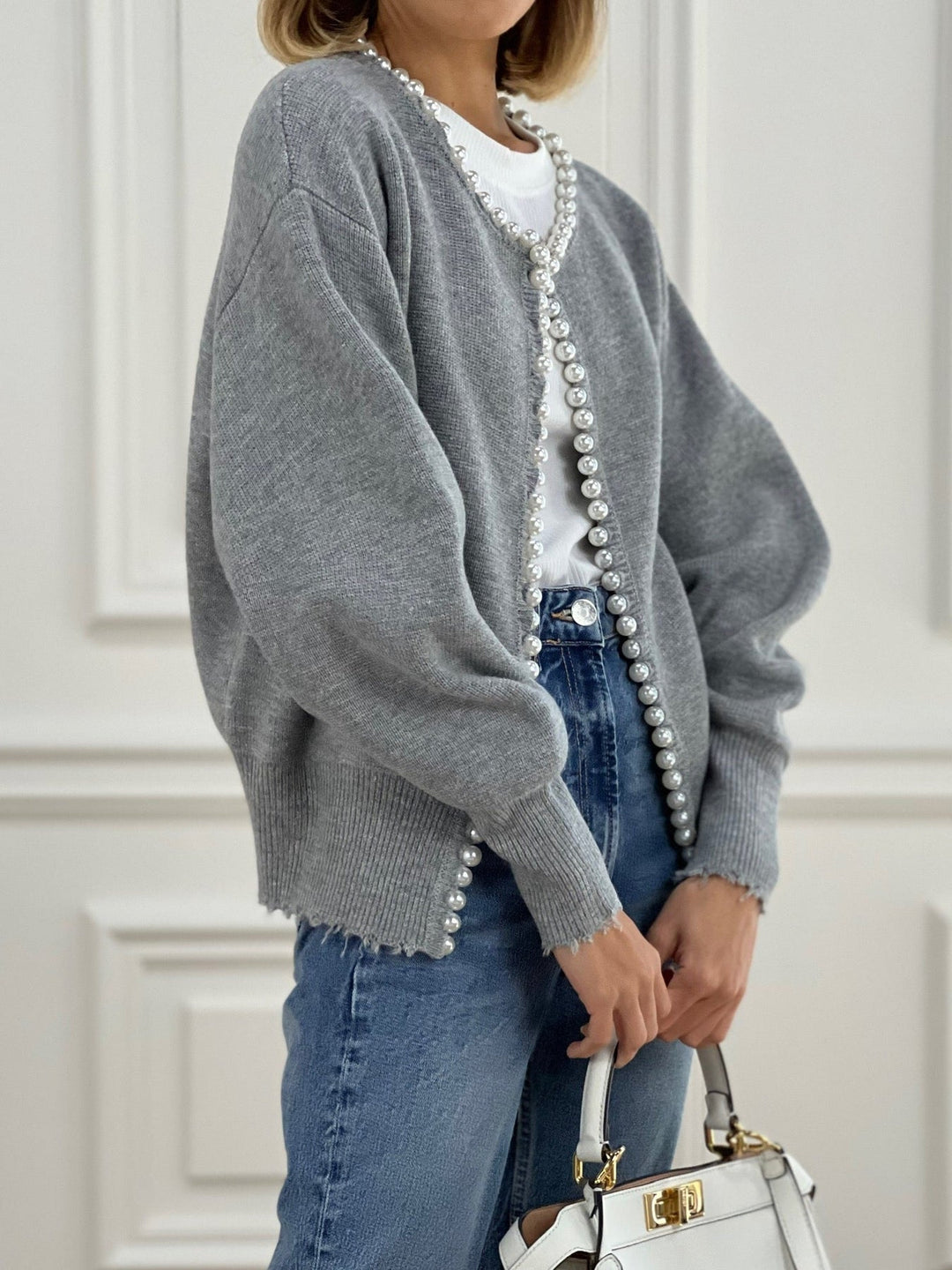 Cardigan con Orlo Strappato e Rifinitura in Perle