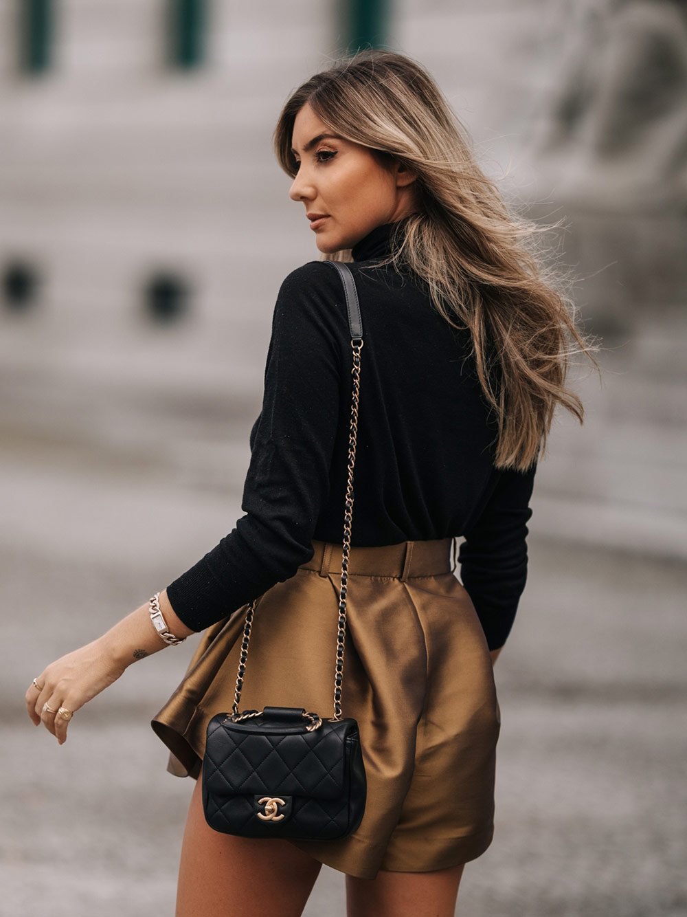 Sofia™ | Alessia - Eleganti Pantaloni Corti Sartoriali in Bronzo