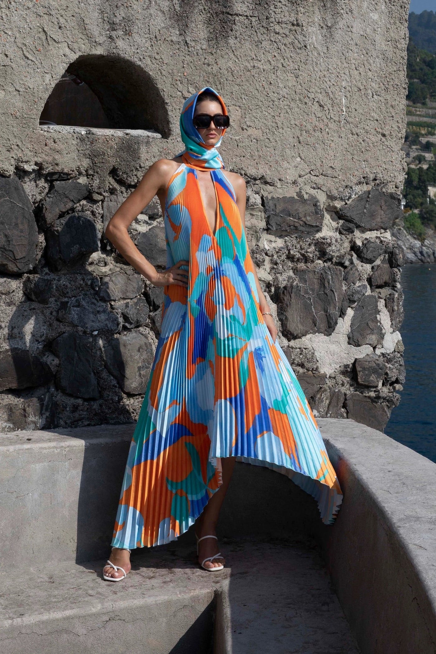 Shalia - Maxi Dress Plissettato con Collo Halter Seducente