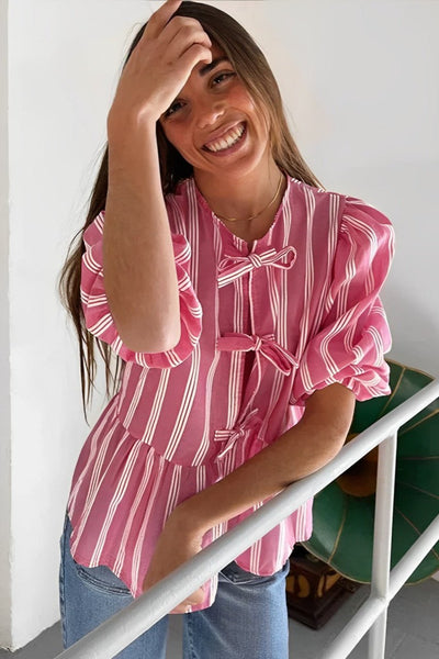 Sofia™ | Blusa a righe con maniche a sbuffo, peplum e fiocchetti